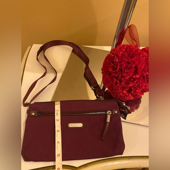 Baggalini plum adjustable Crossbody Bag organizer - Picture 9 of 9